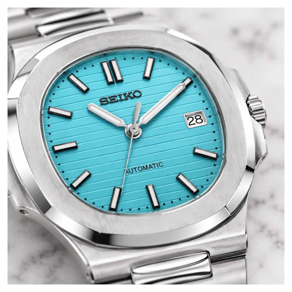 Integrated Automatic, Tiffany blue, the dial close up